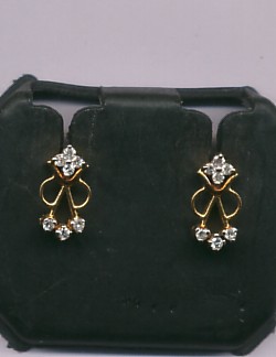 Beautiful 18 Kt Gold  Natural Diamond Earing